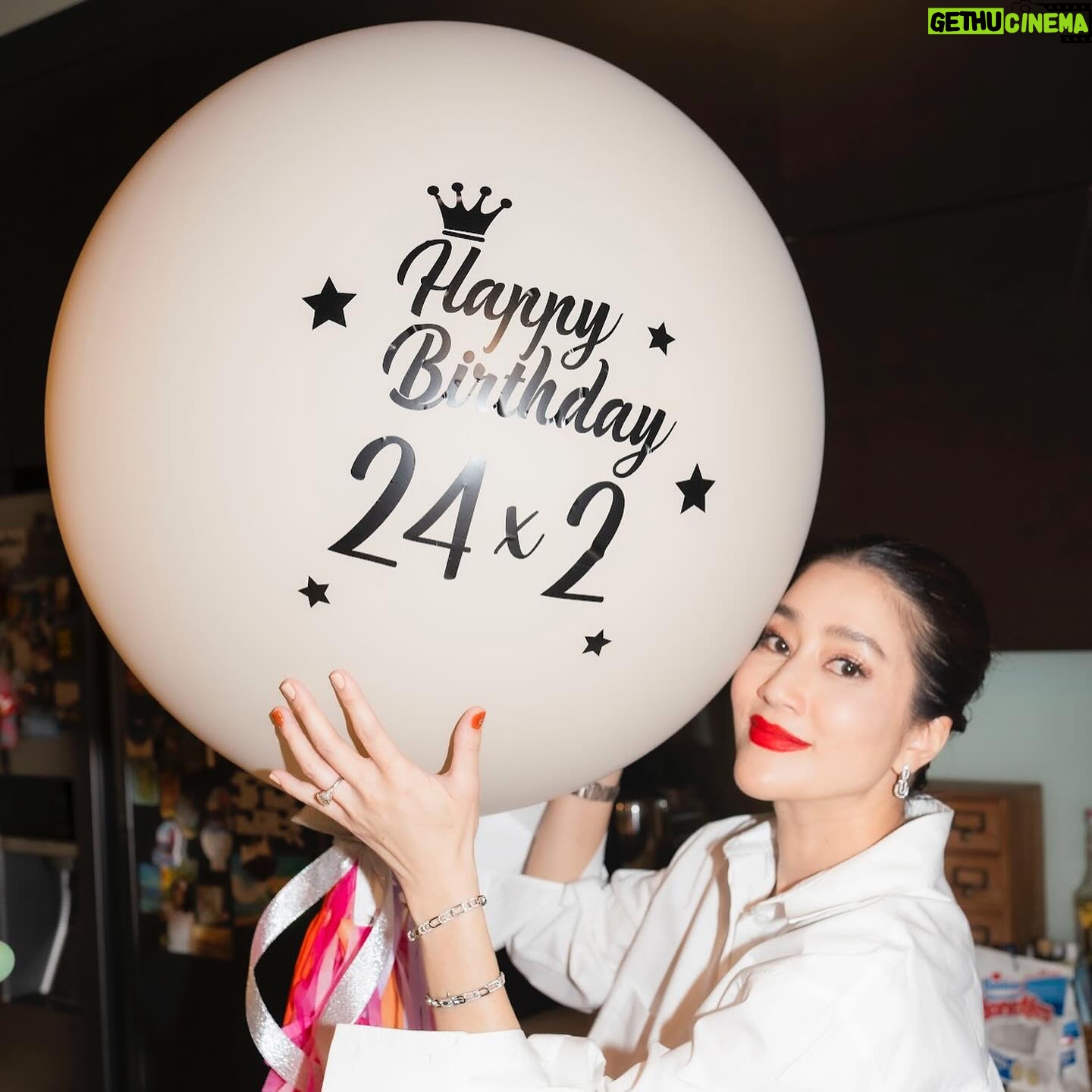 Sopitnapa Chumpanee Instagram - Filled with love ♥️ #mybirthday thank you everyone for your love and well wishes 💋 Love you all ♥️ 30 เมษายน 2567 ขอบคุณทุกคนสำหรับมิตรภาพ ความรัก คำอวยพรในทุกช่องทาง ขอให้ทุกคนมีความสุข มีพลังงานดีๆอยู่รอบตัว สุขภาพแข็งแรงแรงเช่นกัน ค่ะ ♥️😊👩🏻 อายุเท่าไหร่ลองคูณดูสิ #ความสุข