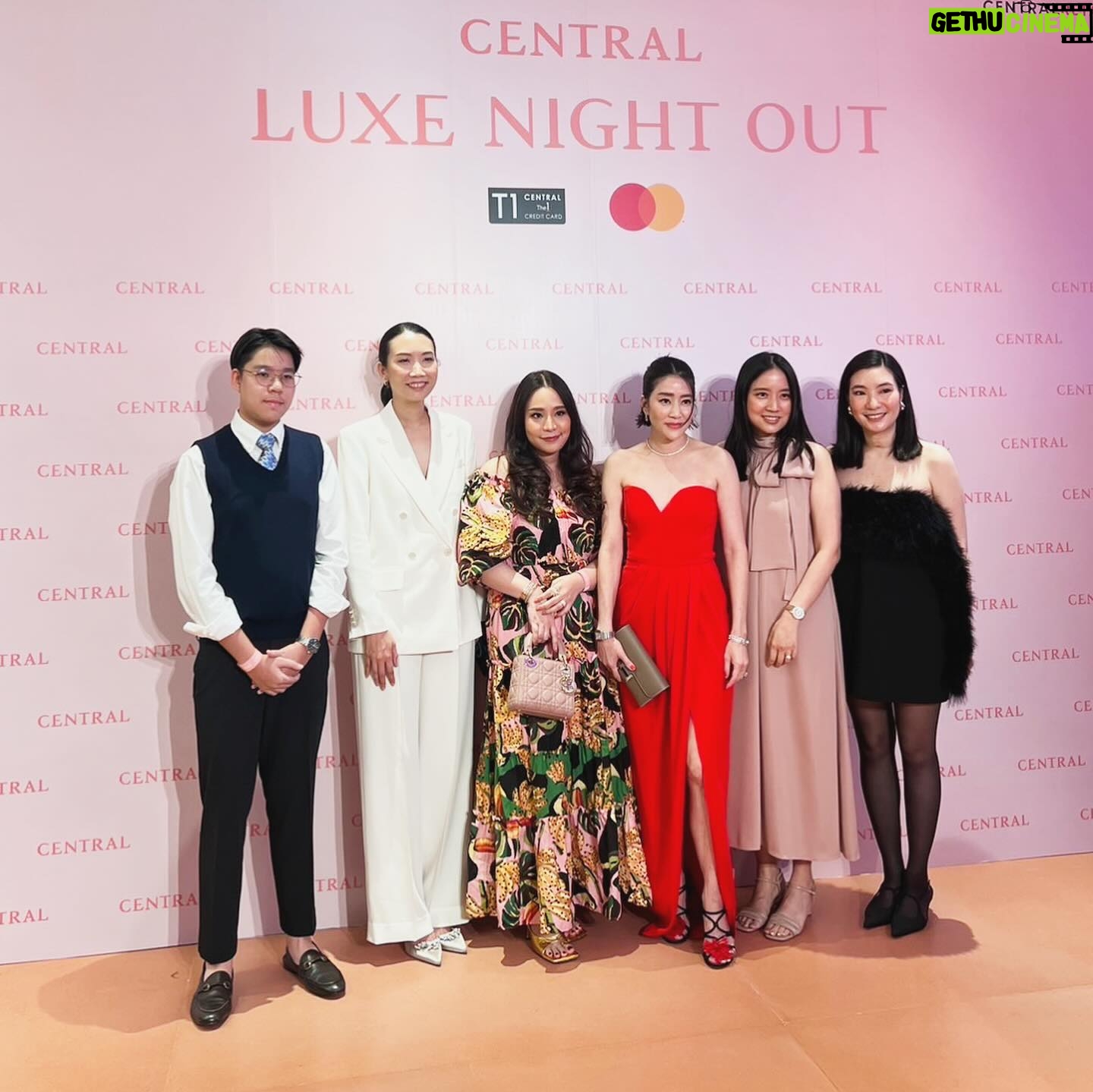 Sopitnapa Chumpanee Instagram - Congratulations 🎉 #Central ชิดลม ❤️ Luxe Night Out Central โฉมใหม่ ขอแสดงความยินดีกับน้อง Oad ด้วยจ๊ะ @oad_otto ❤️ #centralchidlomluxenightout #ThestoreofBangkok #CentralChidlom #CitizenofChidlom