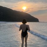 Sopitnapa Chumpanee Instagram - Tesoro 🌊🚤♥️ Breath : Laugh : Rest and Reclaimed your strength 🌞 #pattaya #Thailand #beach #saxdor May 3, 2024 #khunsopidlovessunset 🌞 ขอบคุณทุกคนถ่าย 🎥 ให้ค่ะ