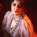 Srabanti Chatterjee Instagram - The spellbinding @srabanti.smile Styled by @sandip_jaiswal Makeup and Hair done by @meghna_make_up_artist Wardrobe @rangoliindia Jewllry @illuminate_shine_everyday @adiitiboseofficial27 ❤️ @surjaphotography Camera Canon R5 Lens Canon 70-200. 2.8 #VibeWithCanon #CANwithCanon #CapturedOnCanon #DoGreatWithCanon #EOSInfluencer #canonindia_official #TathagataGhoshPhotography