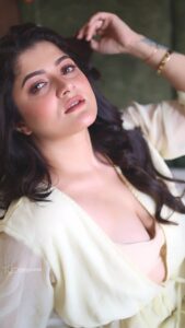 Srabanti Chatterjee Instagram - #Making @srabanti.smile 💛 @adiitiboseofficial27 @kiara_sen111 @brushofpritam @mainak1111_makeup_artist @surjaphotography @canonindia_official Camera Canon EOS R5 Lens Canon 50mm, 70-200 #VibeWithCanon #CANwithCanon #TathagataGhoshPhotography