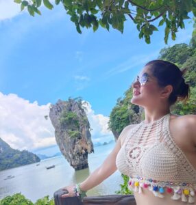 Srabanti Chatterjee Instagram - Life is short live it ❤️😇 #vacation #memories #happyme