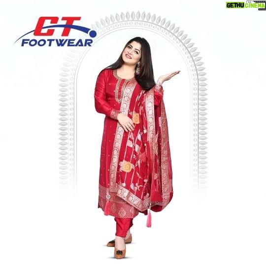 Srabanti Chatterjee Instagram - Happy Poila Baisakh! 🤩 May the sweet melodies of this new beginning resonate with love, happiness and abundance. ✨ . . . . #Stepintojoy #poilaboishak #Comfortineverystep #walkwithpride #ctfootwear #walkmoreworryless #srabantieithctfootwear #newyearresolution