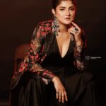 Srabanti Chatterjee Instagram - The entrancing @srabanti.smile Styled by @sandip_jaiswal Makeup and Hair done by @meghna_make_up_artist Wardrobe @rangoliindia Jewllry @illuminate_shine_everyday @adiitiboseofficial27 ❤️ @surjaphotography Camera Canon R5 Lens Canon 70-200. 2.8 #VibeWithCanon #CANwithCanon #CapturedOnCanon #DoGreatWithCanon #EOSInfluencer #canonindia_official #TathagataGhoshPhotography