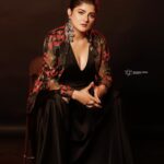 Srabanti Chatterjee Instagram - The entrancing @srabanti.smile Styled by @sandip_jaiswal Makeup and Hair done by @meghna_make_up_artist Wardrobe @rangoliindia Jewllry @illuminate_shine_everyday @adiitiboseofficial27 ❤️ @surjaphotography Camera Canon R5 Lens Canon 70-200. 2.8 #VibeWithCanon #CANwithCanon #CapturedOnCanon #DoGreatWithCanon #EOSInfluencer #canonindia_official #TathagataGhoshPhotography