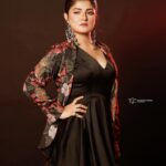 Srabanti Chatterjee Instagram - The entrancing @srabanti.smile Styled by @sandip_jaiswal Makeup and Hair done by @meghna_make_up_artist Wardrobe @rangoliindia Jewllry @illuminate_shine_everyday @adiitiboseofficial27 ❤️ @surjaphotography Camera Canon R5 Lens Canon 70-200. 2.8 #VibeWithCanon #CANwithCanon #CapturedOnCanon #DoGreatWithCanon #EOSInfluencer #canonindia_official #TathagataGhoshPhotography