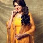 Srabanti Chatterjee Instagram - 💛💛💫 Styled by @rudra_saha_official Wardrobe @devikachuriwal Makeup @ripika_das Hair @puspa_banik_2016 Photo @soumya_singha_photography Team @debayan_dey_photography @subir.love @adiitiboseofficial27