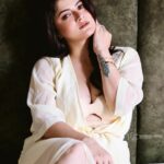 Srabanti Chatterjee Instagram - #Making @srabanti.smile 💛 @adiitiboseofficial27 @kiara_sen111 @brushofpritam @mainak1111_makeup_artist @surjaphotography @canonindia_official Camera Canon EOS R5 Lens Canon 50mm, 70-200 #VibeWithCanon #CANwithCanon #TathagataGhoshPhotography