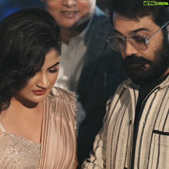 Srabanti Chatterjee Instagram - Team #DeviChowdhurani at #Dipti grand finale last night...Bhabani Pathak @prosenstar , director @subhrajitmitra and the Devi Chowdhurani @srabanti.smile....Are you excited for this magnum opus??? Photo & edit @saan_insta_ii