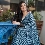 Sreemukhi Instagram - ✨✨✨ Styling @greeshma_krishna.k Outfit @pattusareewholesale Jewellery @yuvi_collections PC @manoj_gangula Makeup @nookesh.malla Hair @mahesh_ravulapalli #sreemukhi