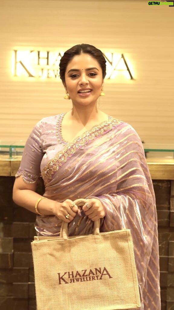 Sreemukhi Instagram - Akshaya Tritiya Shopping @khazanajewellery 🥰 It’s time to celebrate Akshaya Tritiya with Khazana Jewellery and its irresistible offers! ✨Treat yourself to the widest range of jewellery collections. Get ready to indulge in the radiance of gold as Khazana is offering up to 20% off on making charges (VA) on Gold jewellery. Imagine adorning yourself with stunning gold pieces that will make heads turn wherever you go. 💍💫And guess what? You can also enjoy up to 20% off on Diamonds and making charges (VA), making it the perfect opportunity to add some sparkle to your life. 💎✨ Don’t miss out on these fabulous deals! Head to your nearest Khazana Jewellery store and let every moment shine with Prosperity. 💫 #AkshayaTritiya #KhazanaJewellery #GoldJewellery #DiamondJewellery #AbundanceAndProsperity #RadiantFuture  #LimitedTimeOffer