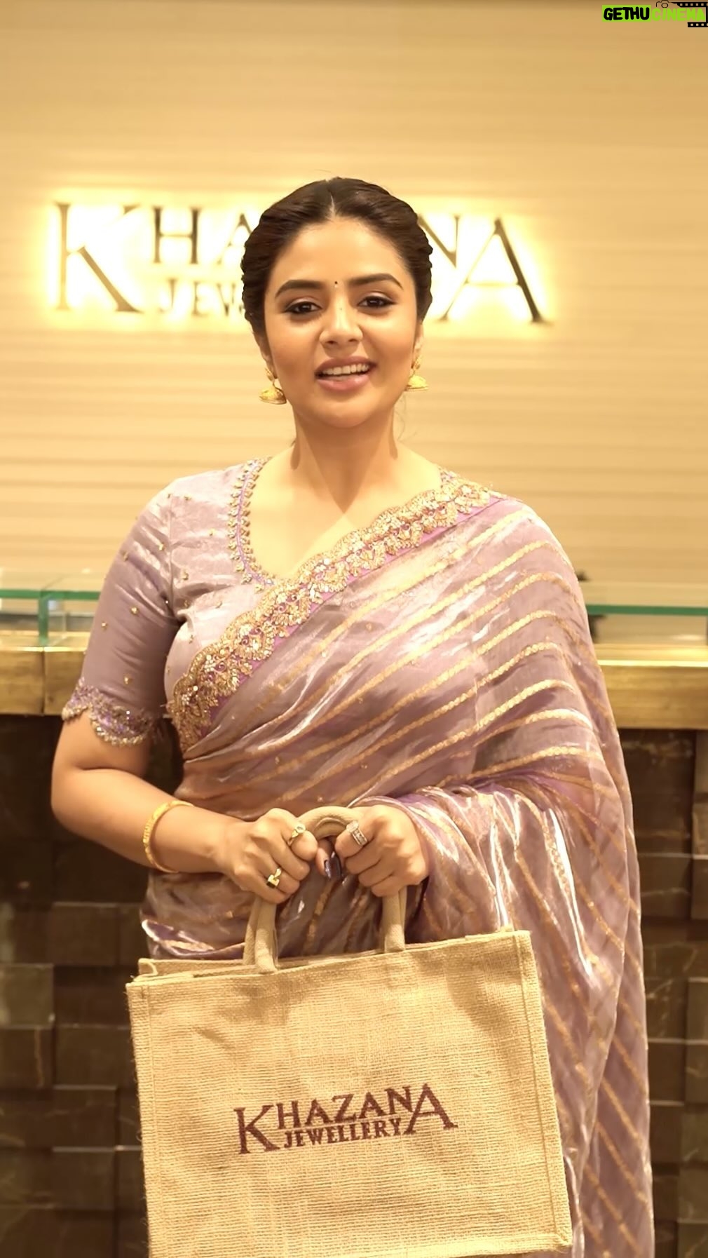 Sreemukhi Instagram - Akshaya Tritiya Shopping @khazanajewellery 🥰 It’s time to celebrate Akshaya Tritiya with Khazana Jewellery and its irresistible offers! ✨Treat yourself to the widest range of jewellery collections. Get ready to indulge in the radiance of gold as Khazana is offering up to 20% off on making charges (VA) on Gold jewellery. Imagine adorning yourself with stunning gold pieces that will make heads turn wherever you go. 💍💫And guess what? You can also enjoy up to 20% off on Diamonds and making charges (VA), making it the perfect opportunity to add some sparkle to your life. 💎✨ Don’t miss out on these fabulous deals! Head to your nearest Khazana Jewellery store and let every moment shine with Prosperity. 💫 #AkshayaTritiya #KhazanaJewellery #GoldJewellery #DiamondJewellery #AbundanceAndProsperity #RadiantFuture #LimitedTimeOffer