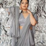Sreemukhi Instagram - ✨✨✨ Outfit @chandamama_designerstudio Styling @greeshma_krishna.k Jewellery @yuvi_collections PC @manoj_gangula Makeup @nookesh.malla Hair @mahesh_ravulapalli #sreemukhi