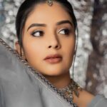 Sreemukhi Instagram – ✨✨✨

Outfit @chandamama_designerstudio 
Styling @greeshma_krishna.k 
Jewellery @yuvi_collections 
PC @manoj_gangula 
Makeup @nookesh.malla 
Hair @mahesh_ravulapalli 

#sreemukhi