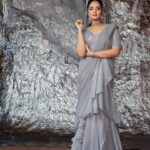 Sreemukhi Instagram – ✨✨✨

Outfit @chandamama_designerstudio 
Styling @greeshma_krishna.k 
Jewellery @yuvi_collections 
PC @manoj_gangula 
Makeup @nookesh.malla 
Hair @mahesh_ravulapalli 

#sreemukhi