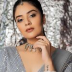 Sreemukhi Instagram – ✨✨✨

Outfit @chandamama_designerstudio 
Styling @greeshma_krishna.k 
Jewellery @yuvi_collections 
PC @manoj_gangula 
Makeup @nookesh.malla 
Hair @mahesh_ravulapalli 

#sreemukhi