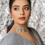 Sreemukhi Instagram - ✨✨✨ Outfit @chandamama_designerstudio Styling @greeshma_krishna.k Jewellery @yuvi_collections PC @manoj_gangula Makeup @nookesh.malla Hair @mahesh_ravulapalli #sreemukhi