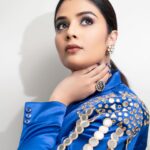 Sreemukhi Instagram - 💙✨ Styling @greeshma_krishna.k Outfit @sri_srustika_clothing Jewellery @karnikajewelshyd PC @manoj_gangula Makeup @nookesh.malla Hair @mahesh_ravulapalli #sreemukhi