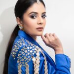 Sreemukhi Instagram – 💙✨

Styling @greeshma_krishna.k 
Outfit @sri_srustika_clothing 
Jewellery @karnikajewelshyd 
PC @manoj_gangula 
Makeup @nookesh.malla 
Hair @mahesh_ravulapalli 

#sreemukhi