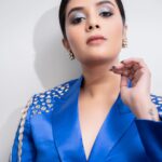 Sreemukhi Instagram – 💙✨

Styling @greeshma_krishna.k 
Outfit @sri_srustika_clothing 
Jewellery @karnikajewelshyd 
PC @manoj_gangula 
Makeup @nookesh.malla 
Hair @mahesh_ravulapalli 

#sreemukhi