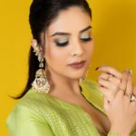 Sreemukhi Instagram - Neethone Dance 2.0 ✨💚 On @starmaa @endemolshineind ✨ Outfit @chandamama_designerstudio Styling @greeshma_krishna.k Earrings @fashioncurvee PC @manoj_gangula Makeup @nookesh.malla Hair @mahesh_ravulapalli #sreemukhi #neethonedance #starmaa #endemolshine