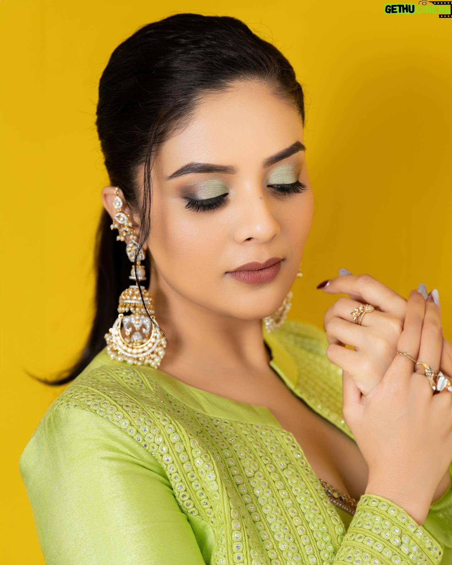 Sreemukhi Instagram - Neethone Dance 2.0 β¨π On @starmaa @endemolshineind β¨ Outfit @chandamama_designerstudio Styling @greeshma_krishna.k Earrings @fashioncurvee PC @manoj_gangula Makeup @nookesh.malla Hair @mahesh_ravulapalli #sreemukhi #neethonedance #starmaa #endemolshine