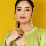 Sreemukhi Instagram - Neethone Dance 2.0 ✨💚 On @starmaa @endemolshineind ✨ Outfit @chandamama_designerstudio Styling @greeshma_krishna.k Earrings @fashioncurvee PC @manoj_gangula Makeup @nookesh.malla Hair @mahesh_ravulapalli #sreemukhi #neethonedance #starmaa #endemolshine