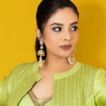 Sreemukhi Instagram - Neethone Dance 2.0 ✨💚 On @starmaa @endemolshineind ✨ Outfit @chandamama_designerstudio Styling @greeshma_krishna.k Earrings @fashioncurvee PC @manoj_gangula Makeup @nookesh.malla Hair @mahesh_ravulapalli #sreemukhi #neethonedance #starmaa #endemolshine