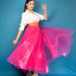 Sreemukhi Instagram - Neethone Dance ✨💕 Tonight on @starmaa @endemolshineind ✨ Outfit @chandamama_designerstudio Styling @greeshma_krishna.k Earrings @fashioncurvee Rings @thetrinkaholic PC @manoj_gangula Make up @nookesh.malla Hair @mahesh_ravulapalli #sreemukhi #neethonedance #starmaa #endemolshine
