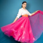 Sreemukhi Instagram - Neethone Dance ✨💕 Tonight on @starmaa @endemolshineind ✨ Outfit @chandamama_designerstudio Styling @greeshma_krishna.k Earrings @fashioncurvee Rings @thetrinkaholic PC @manoj_gangula Make up @nookesh.malla Hair @mahesh_ravulapalli #sreemukhi #neethonedance #starmaa #endemolshine