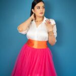 Sreemukhi Instagram - Neethone Dance ✨💕 Tonight on @starmaa @endemolshineind ✨ Outfit @chandamama_designerstudio Styling @greeshma_krishna.k Earrings @fashioncurvee Rings @thetrinkaholic PC @manoj_gangula Make up @nookesh.malla Hair @mahesh_ravulapalli #sreemukhi #neethonedance #starmaa #endemolshine