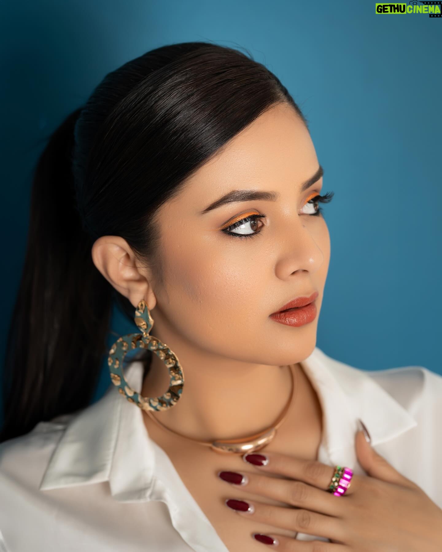 Sreemukhi Instagram - Neethone Dance ✨💕 Tonight on @starmaa @endemolshineind ✨ Outfit @chandamama_designerstudio Styling @greeshma_krishna.k Earrings @fashioncurvee Rings @thetrinkaholic PC @manoj_gangula Make up @nookesh.malla Hair @mahesh_ravulapalli #sreemukhi #neethonedance #starmaa #endemolshine