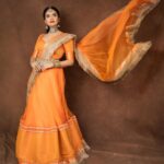 Sreemukhi Instagram - శ్రీ క్రోధి నామ సంవత్సర ఉగాది శుభాకాంక్షలు ✨🧡 మా ఇంటి పండగ on @starmaa @play_media_creations ✨ Watch now 🧡✨ Styling @greeshma_krishna.k Outfit @kushalethnix Jewellery @karnikajewelshyd PC @manoj_gangula Makeup @nookesh.malla Hair @mahesh_ravulapalli #Happyugadi #sreemukhi #starmaa