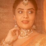 Sreemukhi Instagram - శ్రీ క్రోధి నామ సంవత్సర ఉగాది శుభాకాంక్షలు ✨🧡 మా ఇంటి పండగ on @starmaa @play_media_creations ✨ Watch now 🧡✨ Styling @greeshma_krishna.k Outfit @kushalethnix Jewellery @karnikajewelshyd PC @manoj_gangula Makeup @nookesh.malla Hair @mahesh_ravulapalli #Happyugadi #sreemukhi #starmaa