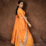 Sreemukhi Instagram - శ్రీ క్రోధి నామ సంవత్సర ఉగాది శుభాకాంక్షలు ✨🧡 మా ఇంటి పండగ on @starmaa @play_media_creations ✨ Watch now 🧡✨ Styling @greeshma_krishna.k Outfit @kushalethnix Jewellery @karnikajewelshyd PC @manoj_gangula Makeup @nookesh.malla Hair @mahesh_ravulapalli #Happyugadi #sreemukhi #starmaa