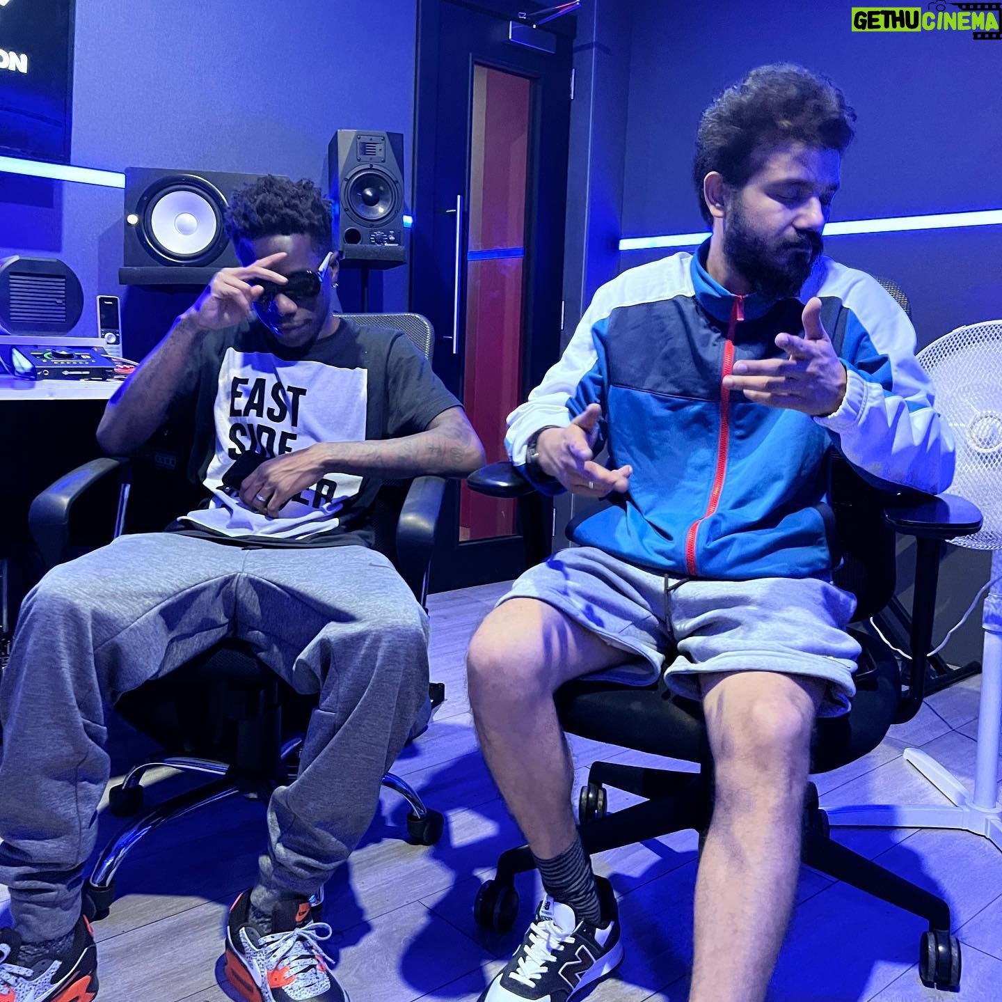 Sreenath Bhasi Instagram - I know I said the last show was the last, but I couldn’t leave without completing my new album here and I got to work with some legendary artists here in the UK and blessed to be here in East London with these amazing friends I made here at @spins.studio and couldn’t be more happier to welcome you all for listening to some music on Sunday. @omygoshitsddoublee @teddymusicuk @spins.studio @_700savage @backroadgee @djlimelightuk @tinchystryder TICKET LINK IN BIO!