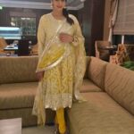 Sridevi Instagram – Love this simple and elegant outfit ✨ @abujanisandeepkhosla