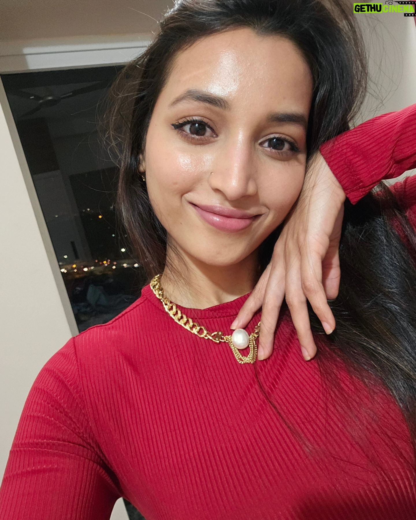 Srinidhi Ramesh Shetty Instagram - The red feels n all the extra love guys🌹 for not being very active here 🙈🫣 . . Oh and the last 3 slides are clearly me obsessing over my tiny little winged liner, which happened to be my first attempt ever & not bad, huh (little joys🙈) Okieee, I hope you all are smiling😇 n wishing you all a joyful weekend ahead✨️ much love 🫶🏻
