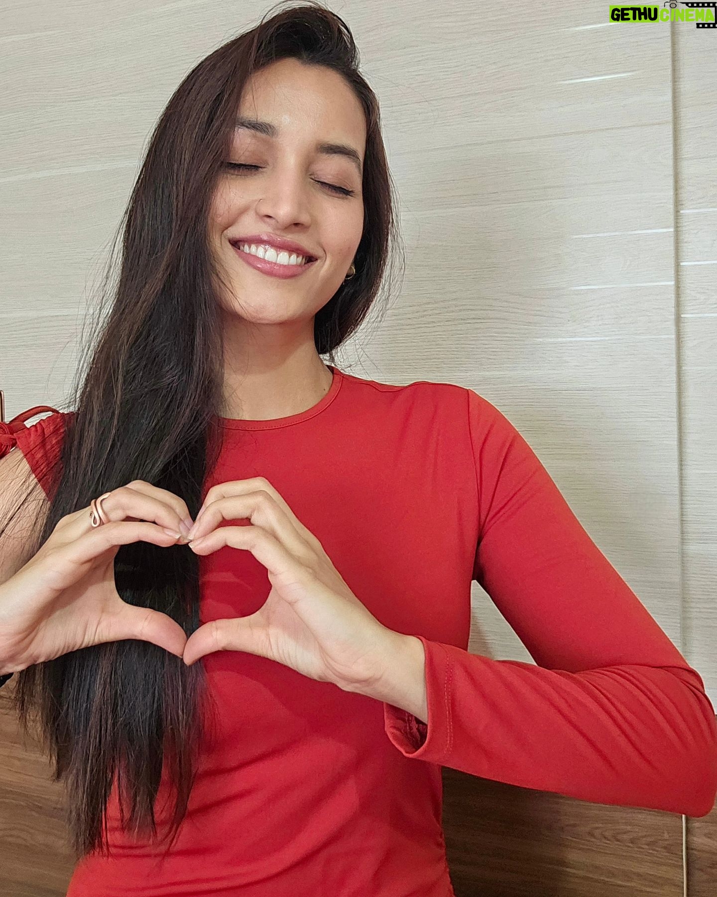 Srinidhi Ramesh Shetty Instagram - The red feels n all the extra love guys🌹 for not being very active here 🙈🫣 . . Oh and the last 3 slides are clearly me obsessing over my tiny little winged liner, which happened to be my first attempt ever & not bad, huh (little joys🙈) Okieee, I hope you all are smiling😇 n wishing you all a joyful weekend ahead✨️ much love 🫶🏻