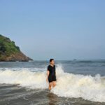 Srinidhi Ramesh Shetty Instagram - I was asked not to put up these pictures because I look groggy n unfresh as I had just woken up n headed to the beach without even freshening up coz I didn't want to miss the morning sun n quiet beach 🫠 But who cares, brushing teeth can wait, morning tides won't 🤭 Hope u all are having a lovely week ✨️ n if not, try to make it lovelyyyy🤍