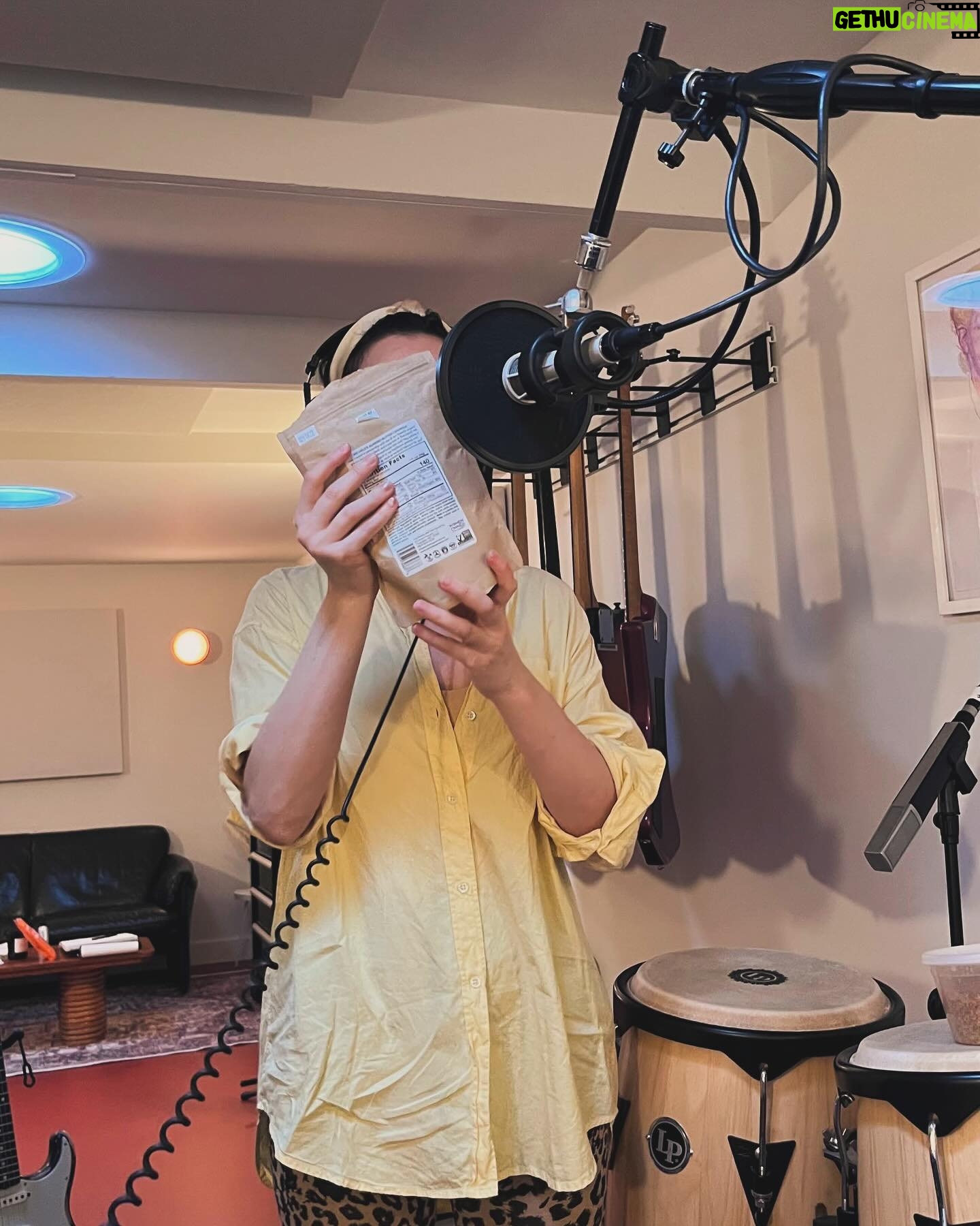 St. Vincent Instagram - BTS captured by @cianthreetimes. F*cking around, making lists (one of my favorite things to do in life), and auditioning bag of granola as shaker. (It did not make the cut. The old quinoa in the plastic jug is still the best.). 🤙