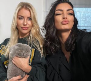 Stéphanie Clerbois Instagram - Meli Melo @speana20 & ticha à Liège🇧🇪 😊❤️🌹✨ #friends #work #chaton