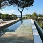 Stéphanie Clerbois Instagram - Actuellement en retraite Yoga à Ibiza. Je ne serai pas énormément présente durant ces trois jours sur les réseaux mais je partagerai avec vous cette expérience unique dès mon retour. Prenez soin de vous.🤍 @by_altuna