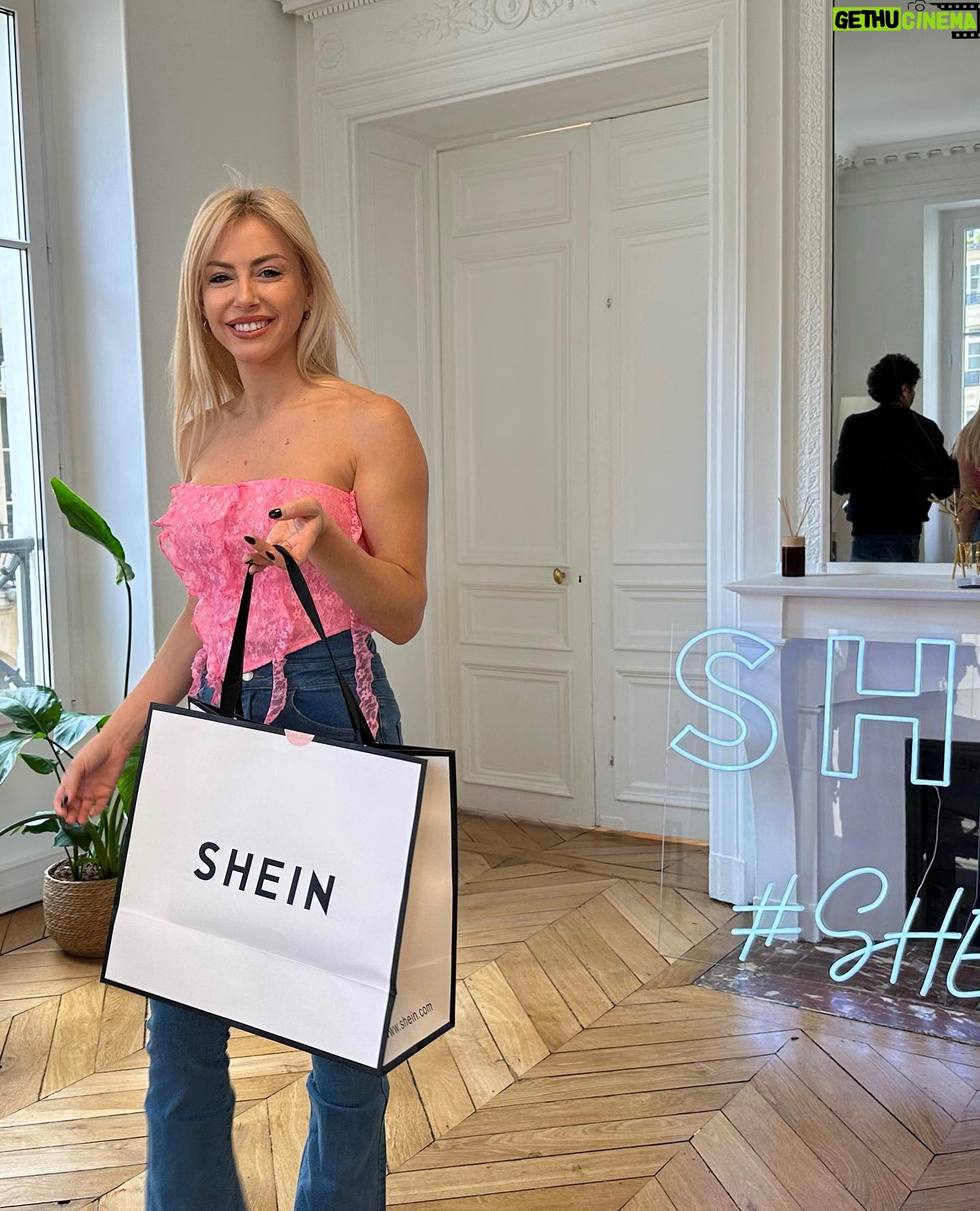 Stéphanie Clerbois Instagram - J’ai été invitée au @sheinfrance_ Showroom SS23 à Paris pour découvrir les nouvelles pépites de printemps été. C’était un très bon moment …. Toutes les collections SS23 sont déjà disponibles sur le site et l’app SHEIN. Il y a 13 collections qui proposent des styles différents à tout le monde. Je vous invite à les découvrir… @sheinfrance_ #SHEINShowroomSS23 x Paris #SHEINSS23 # SHEIN showroom Paris #Springiscoming #sponsorisé @agenceweevents
