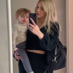 Stéphanie Clerbois Instagram – Parce qu’aujourdhui c’est Noël mais c’est surtout ton anniversaire. 🥰🎂
Ma princesse, ce tempérament de guerrière, cette bouffée d’énergie qui rempli ma vie de bonheur. 
Je t’aime ma fille.♥️
#momanddaughter #proudmommy