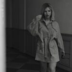 Stéphanie Clerbois Instagram - J’aime trop ce look et ces photos en noir et blanc, qu’est ce que vous en pensez ? 🖤