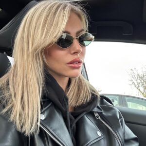 Stéphanie Clerbois Instagram - Une fin d’année avec des événements joyeux, d’autres plus tristes mais on garde le meilleur et on continue de positiver.🤍