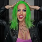 Stéphanie Clerbois Instagram - « JE CROIS QUE TOUT CE QUI NE NOUS TUE PAS NOUS REND SIMPLEMENT PLUS… BIZARRE! »🤪🃏