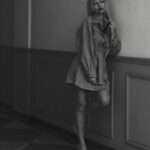 Stéphanie Clerbois Instagram - J’aime trop ce look et ces photos en noir et blanc, qu’est ce que vous en pensez ? 🖤