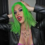 Stéphanie Clerbois Instagram - « JE CROIS QUE TOUT CE QUI NE NOUS TUE PAS NOUS REND SIMPLEMENT PLUS… BIZARRE! »🤪🃏